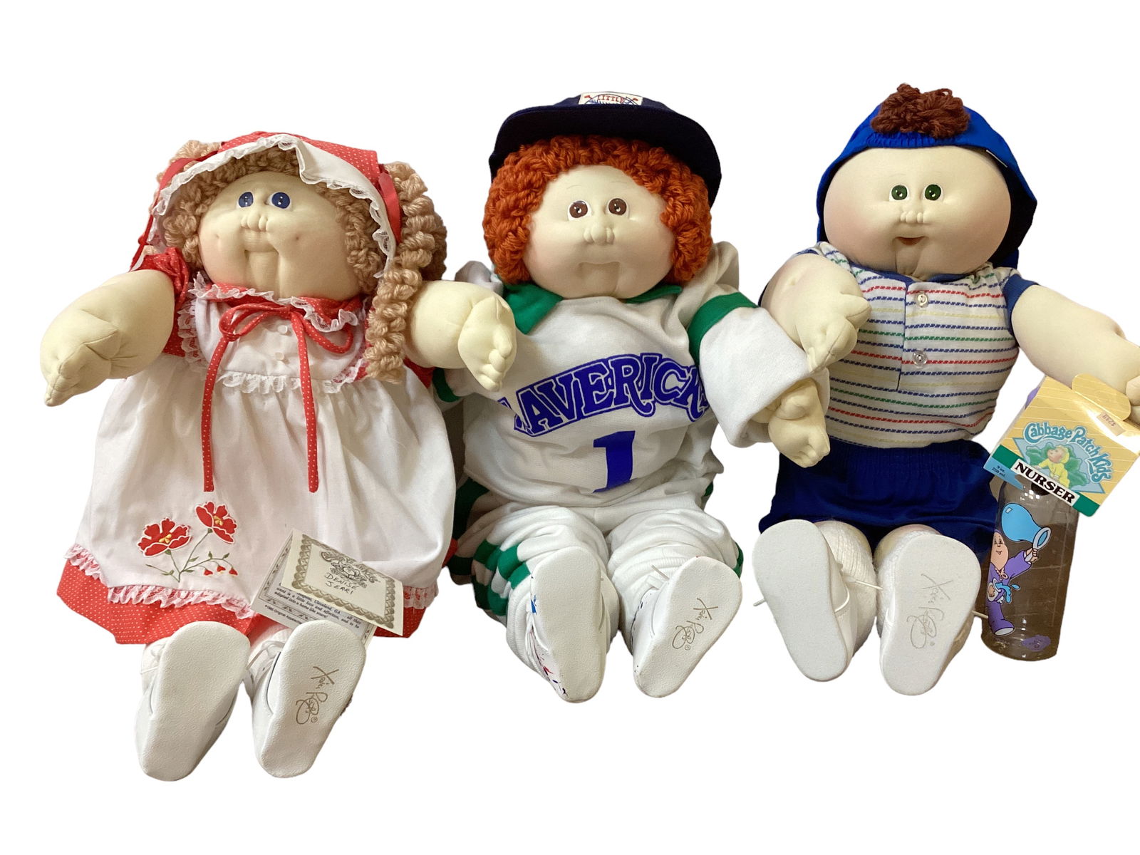 Xavier Roberts Original 1985 Cabbage Patch Kids: Xavier Roberts Original 1985 Cabbage Patch Kids (3) Original soft sculpture dolls, screened signatures. Complete paperwork. Olan Bill KPK 12910/35000, Denise Jeri KPJ 11886/50000 and crib/removable bo