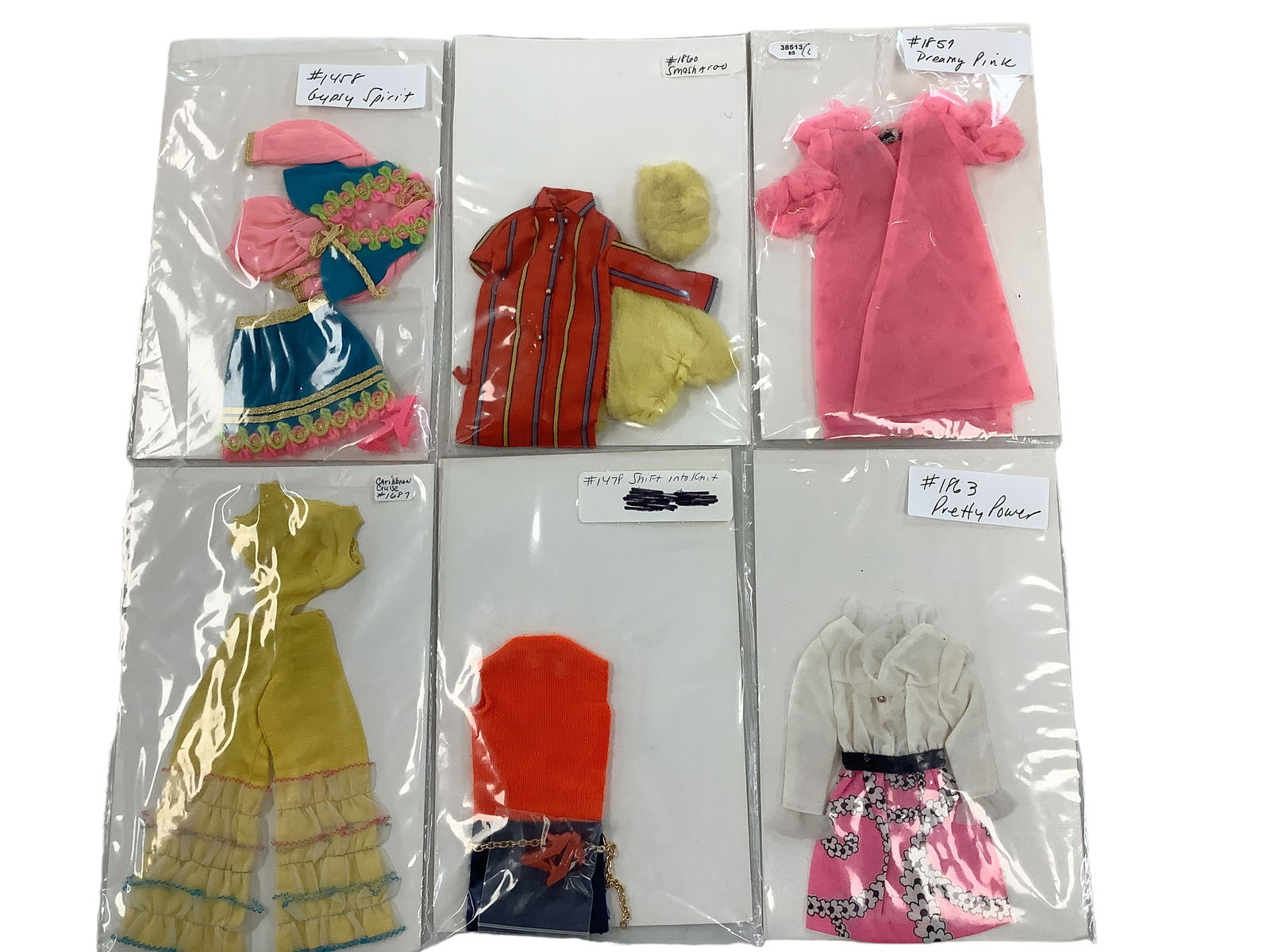 (6) VINTAGE BARBIE OUTFITS (1 of 6)