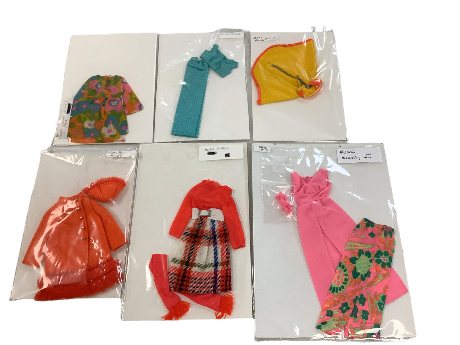 (6) BARBIE VINTAGE OUTFITS (1 of 4)