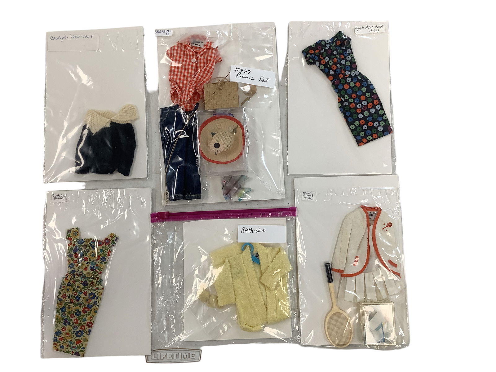 (6) VINTAGE BARBIE OUTFITS (1 of 4)