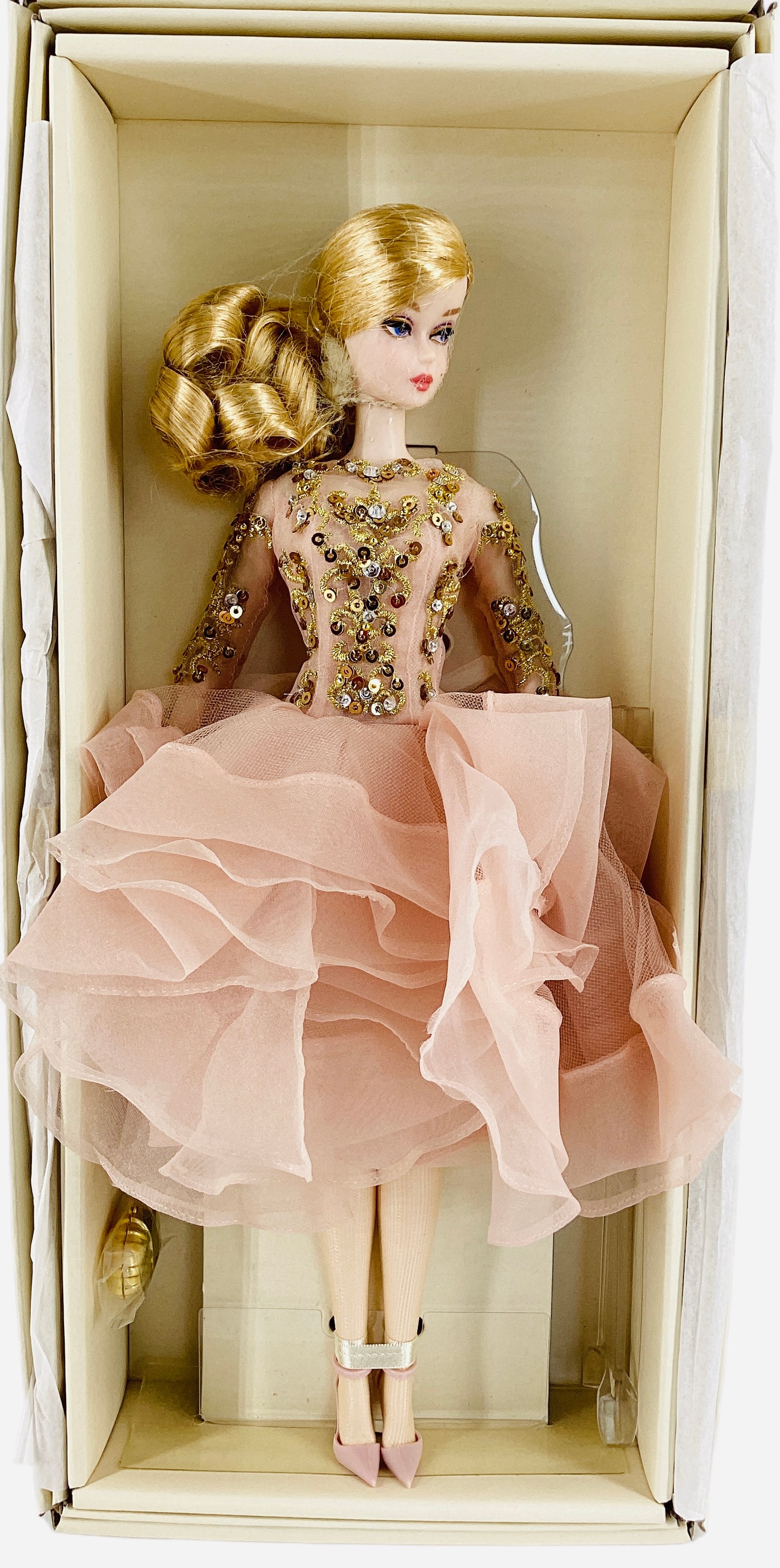 BLUSH & GOLD COCKTAIL DRESS SILKSTONE BARBIE - BFMC: BLUSH & GOLD COCKTAIL DRESS SILKSTONE BARBIE - BFMC BFMC Blush & Gold Cocktail Dress Silkstone Barbie. Barbie is from the Gold Label Collection w/ no more than 10,000 worldwide. Beautiful Silkstone Ba