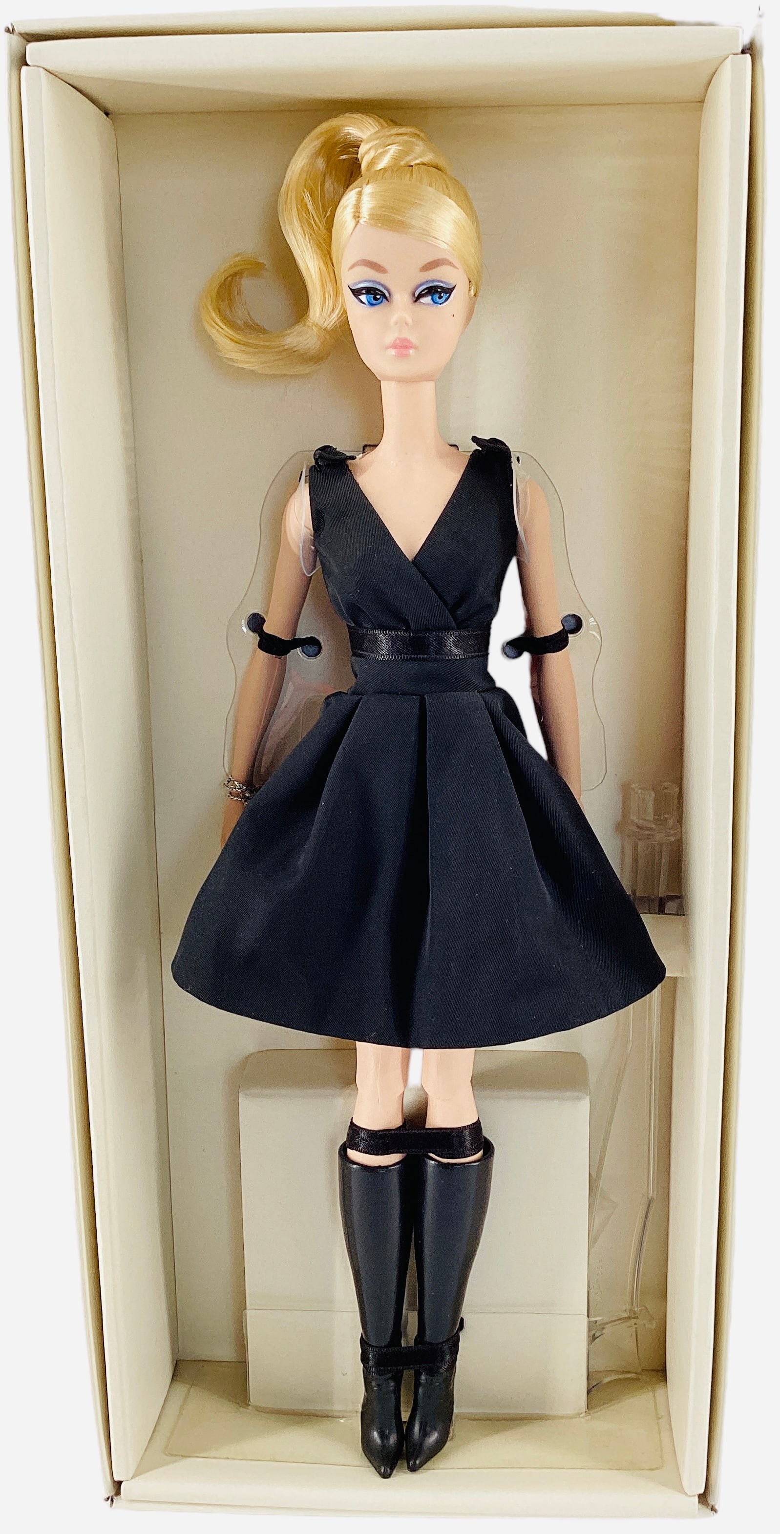 BFMC SILKSTONE BARBIE WEARING CLASSIC BLACK DRESS: BFMC SILKSTONE BARBIE WEARING CLASSIC BLACK DRESS BFMC Classic Black Dress Barbie w/ Silkstone Body - Gold Label Collection w/ no more than 10,000 worldwide - Little Black Dress Barbie is the 1st Silk