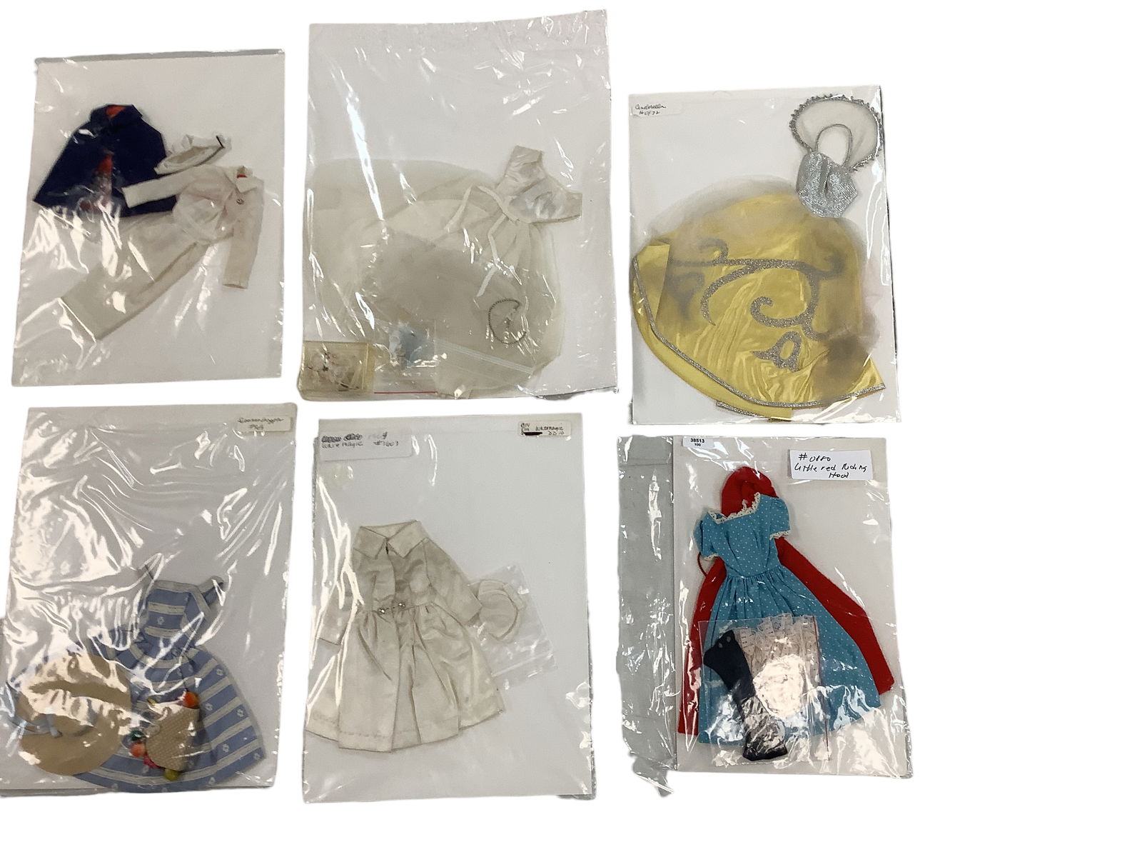 (6) VINTAGE BARBIE OUTFITS (1 of 7)