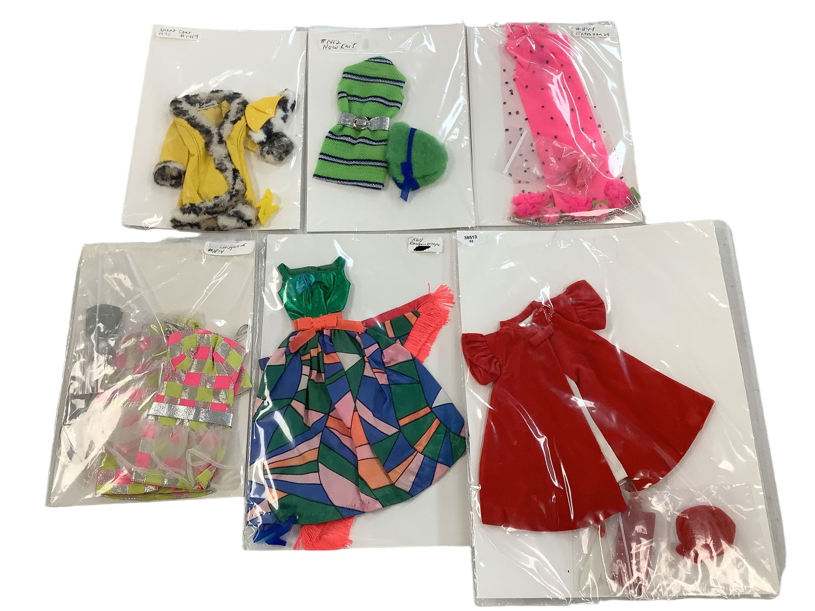 (6) VINTAGE BARBIE OUTFITS (1 of 7)