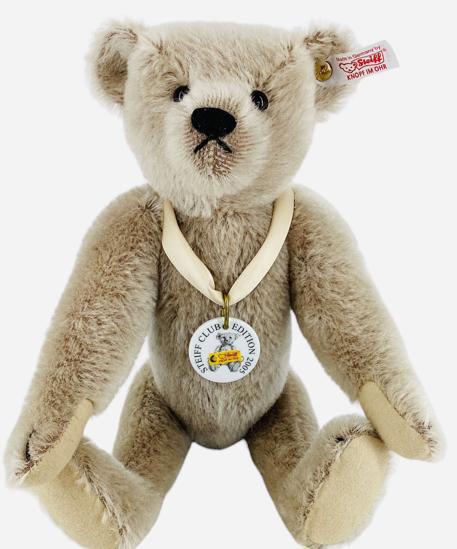 Steiff 2005 Club Edition Teddy Bear. (1 of 3)