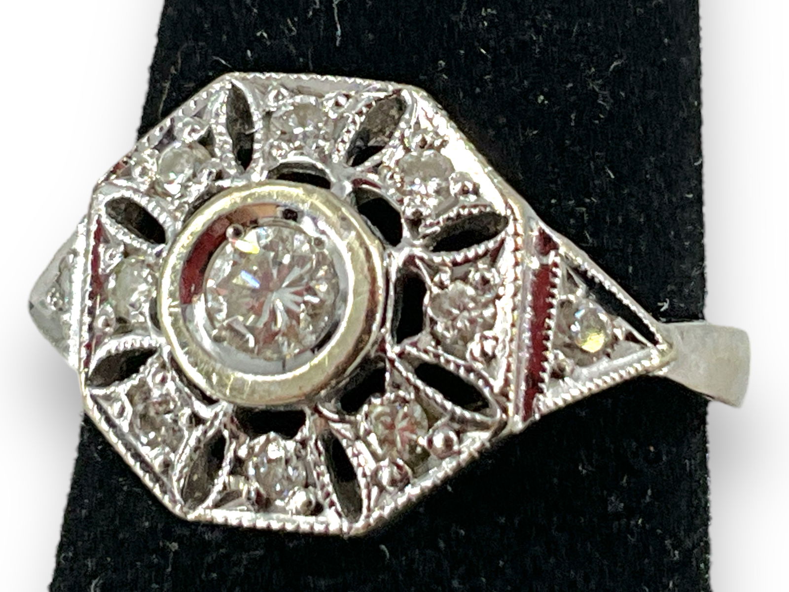 14k White Gold Vintage Design Ring (1 of 5)