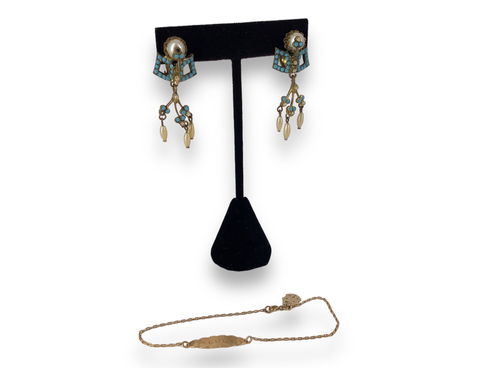 (1) Bracelet & (1) Pair Of Earrings (1 of 8)