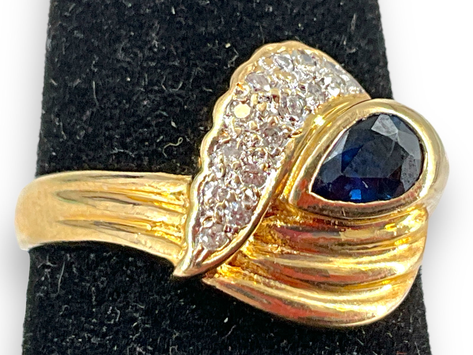 14k Yellow Gold Pretty Sapphire Ring (1 of 4)