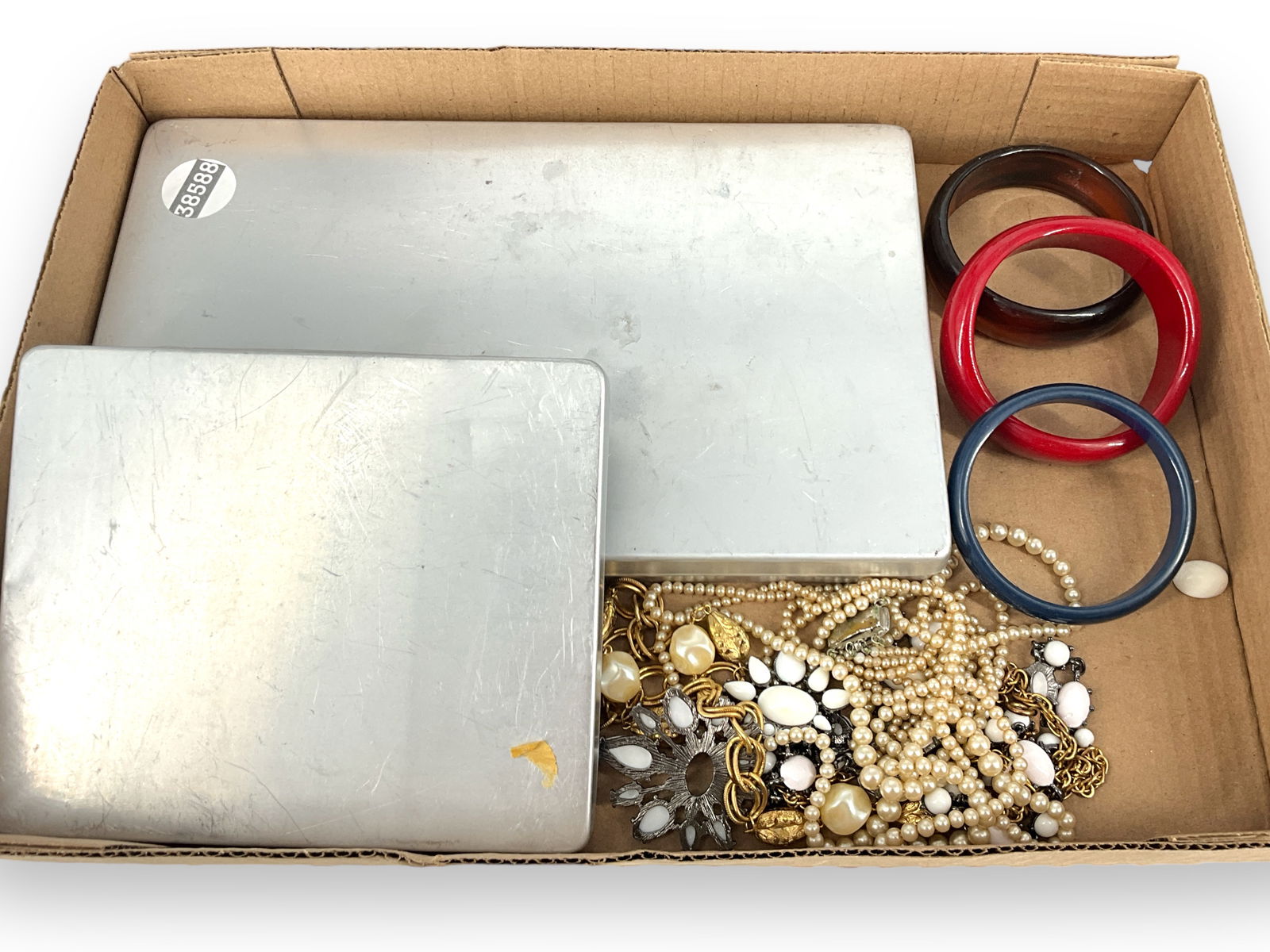 Assortment of Fashion and Costume Jewelry (1 of 5)