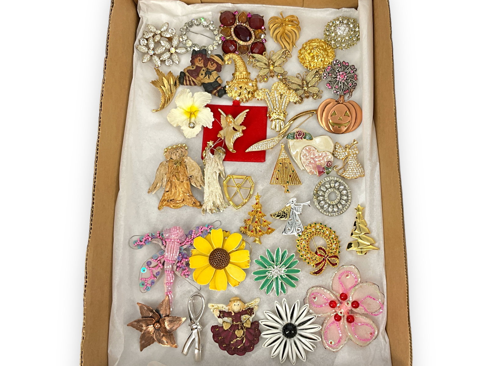 Over 30 Vintage Fashion Pins, Some Designer: Over 30 Vintage Fashion Pins, Some Designer Pins by ìChristian Dior,î ìPaquette,î and others, mediums are metal, leather, and resin. There are over 30 pieces with designs for Chris