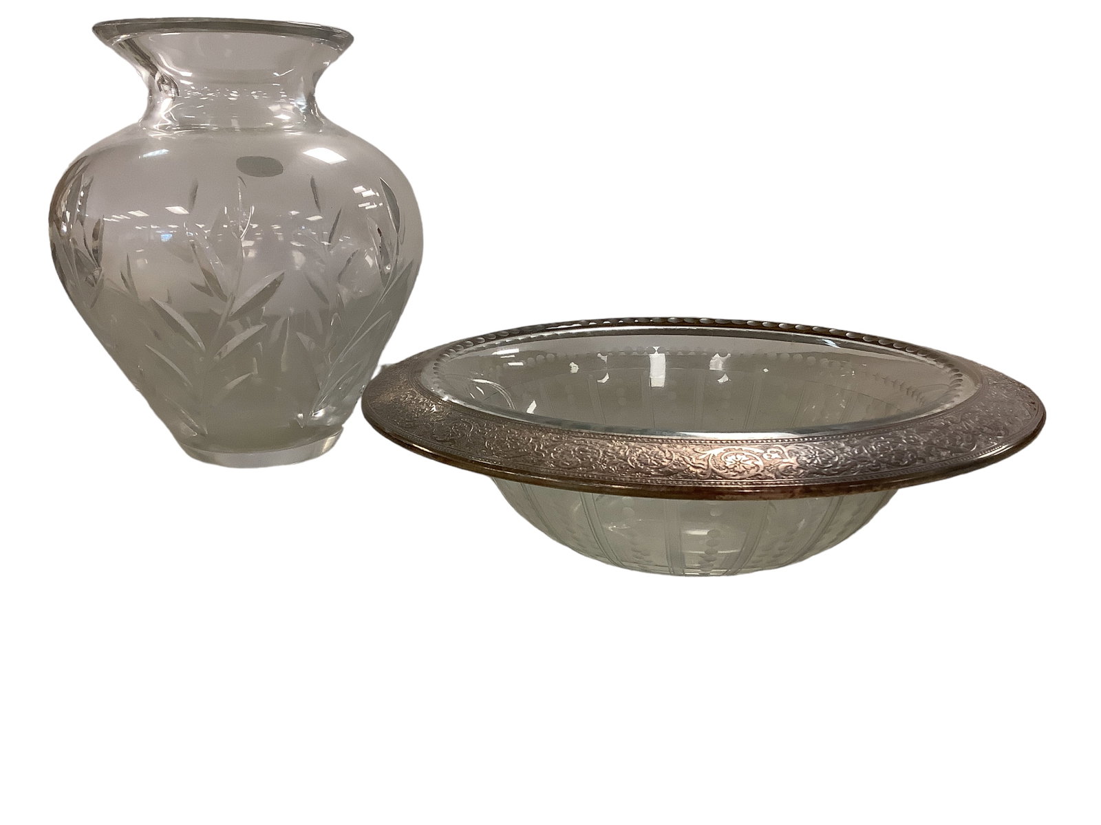 Royal Doulton Crystal: Royal Doulton Crystal Park Place by Royal Doulton 8î Vase with 5î diameter opening. Royal Doulton (Crown) markings on the bottom. Silver like rim on 2.5î inch by 10î inch glass fru