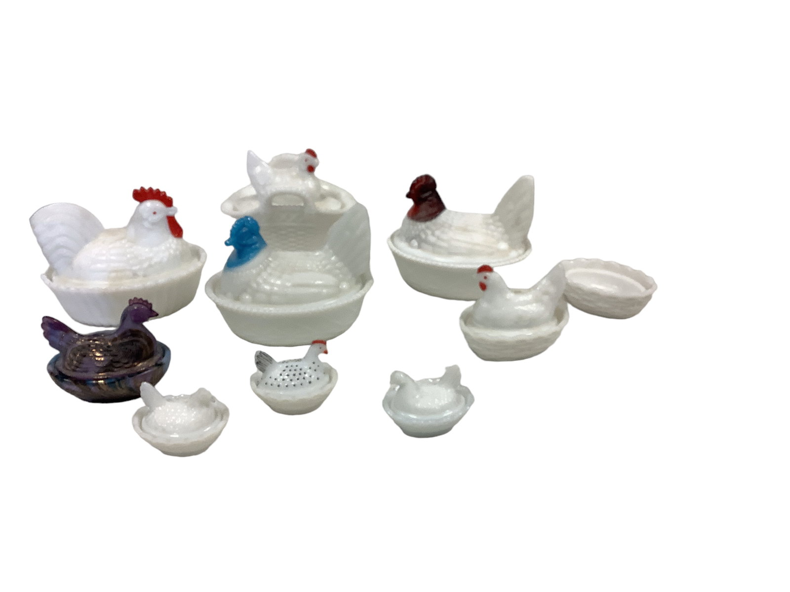 Art Glass Hens on Nests: Art Glass Hens on Nests Lot of 9. Range in length from 2.5î - 6î. Also has one small nest with no hen. By Boyd & Westmoreland