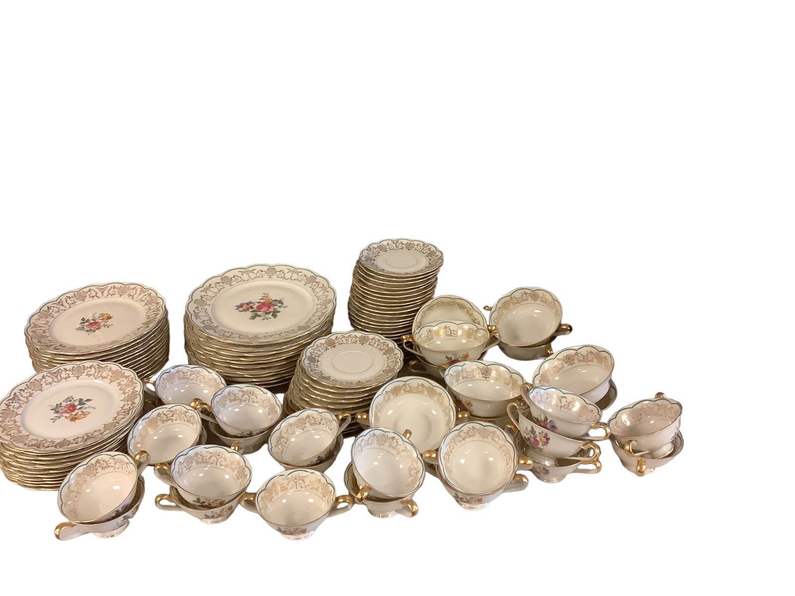 Royal Bayreuth Scalloped Rim Dinnerware Set (1 of 3)