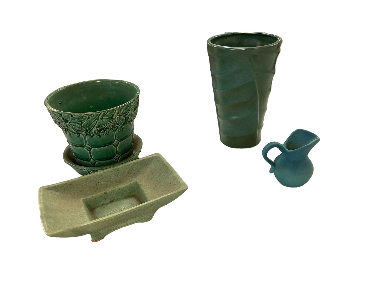 (2) Pc of Mc Coy (1) pc of Van Briggle (1) Bauer Pottery.: (2) Pc of Mc Coy (1) pc of Van Briggle (1) Bauer Pottery. Bauer Vase 8î H. Van Briggle 3î. (2) Mc Coy planter vases. 2î to 5î T.