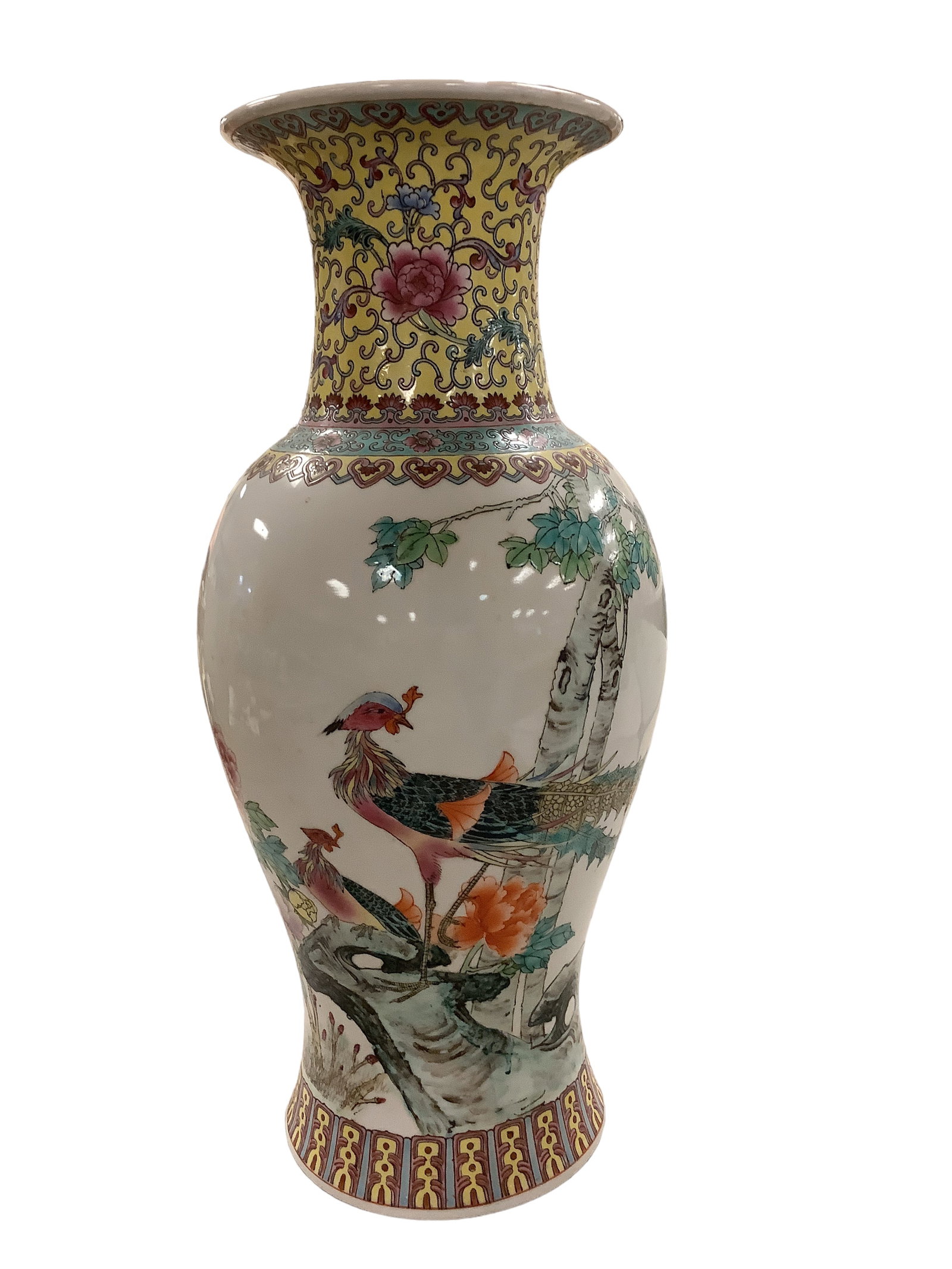 Famille Rose Like Porcelain Vase: Famille Rose Like Porcelain Vase Vase is 18.5î inches tall and has a opening circumference of 6.5î inches