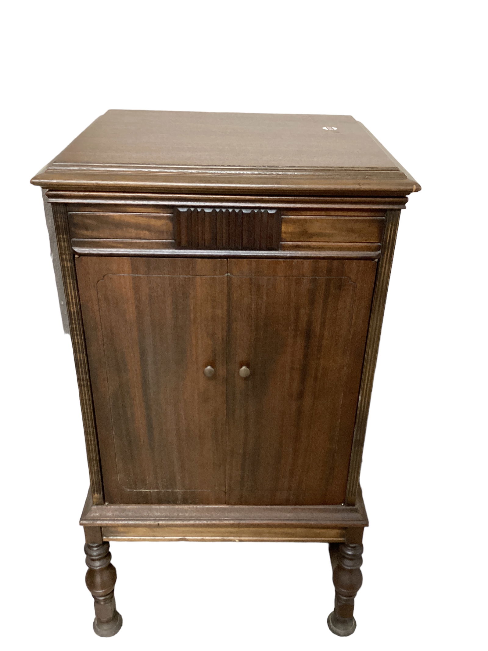 Antique Victrola Mahogany Cabinet Record Player: Antique Victrola Mahogany Cabinet Record Player The cabinet measures 39î H x 20 1/2î W x 18î D. The arm support is broken but the pieces are in the cabinet. The crank needs to be fixed