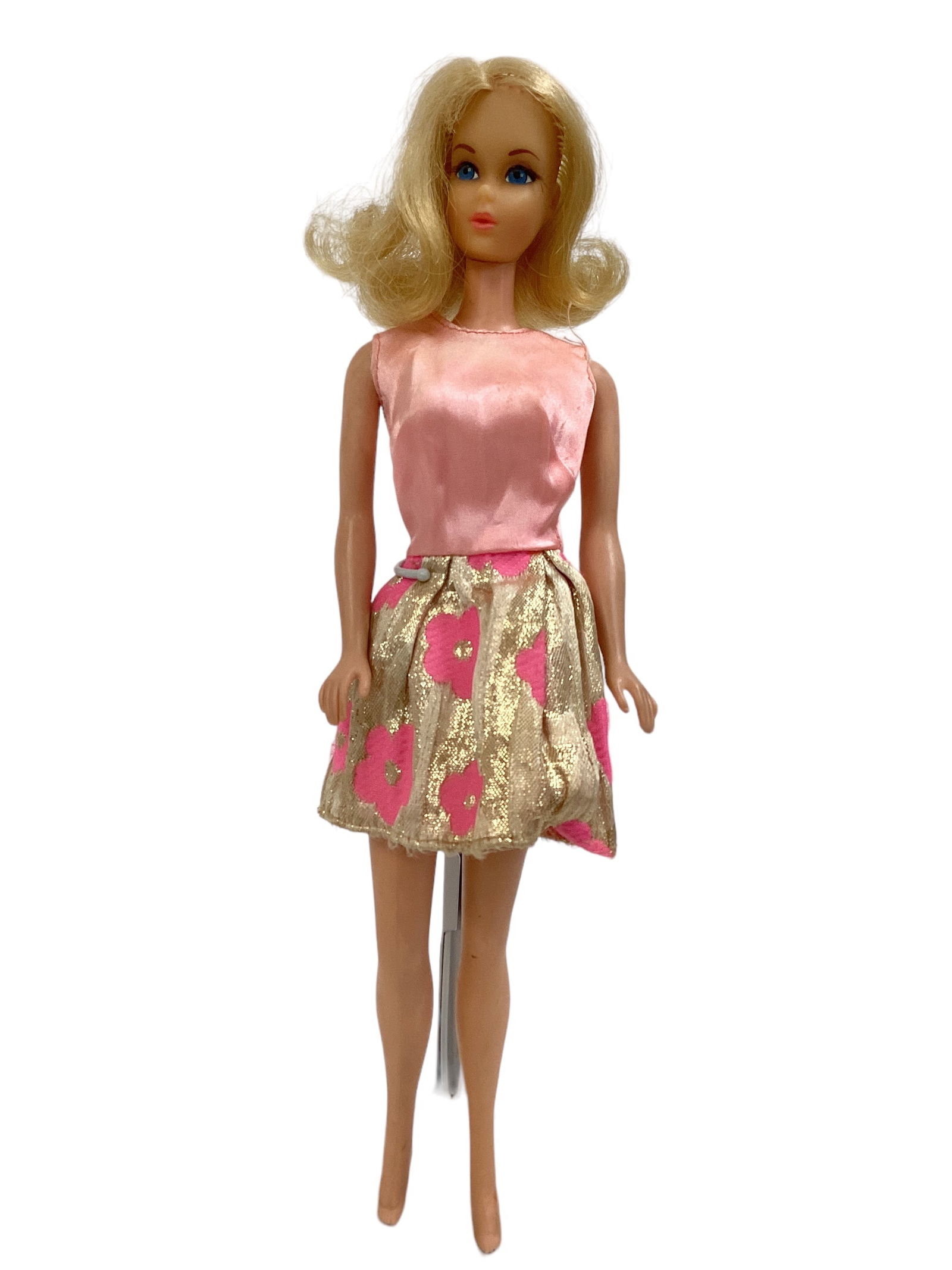 TNT FLIP HAIR BARBIE WEARING A PINK AND FLORAL BARBIE DRESS: TNT FLIP HAIR BARBIE WEARING A PINK AND FLORAL BARBIE DRESS (1) Very pretty blond flip hair Barbie with a TNT body, legs click twice, nice body. Barbie is wearing a Barbie tagged dress that needs snap