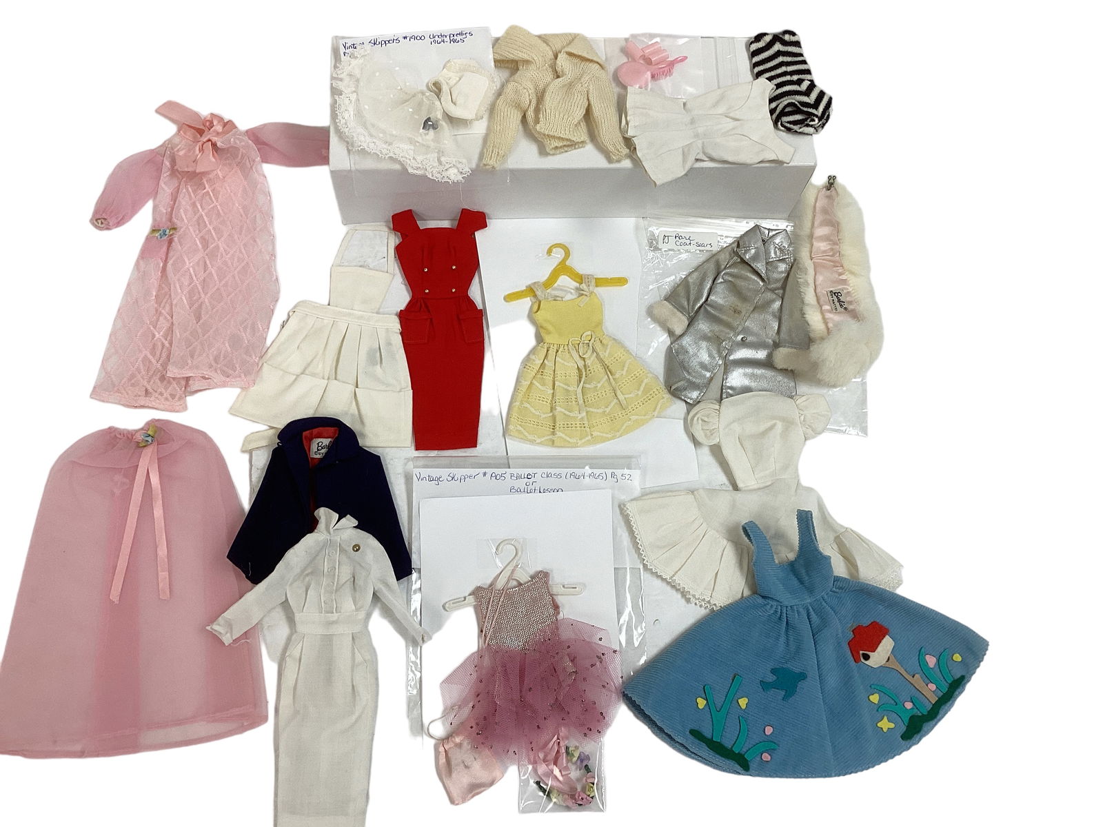 Mix of Partial Barbie & Skipper Clothes (1 of 6)