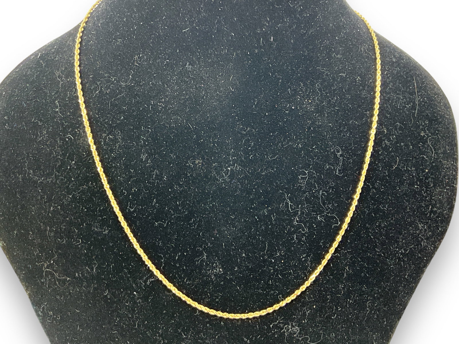 14lt Yellow Gold Rope Chain: 14lt Yellow Gold Rope Chain Measuring (18î) in length (1mm wide) stamped and tested with a lobster clasp closure (4.2 grams tw).