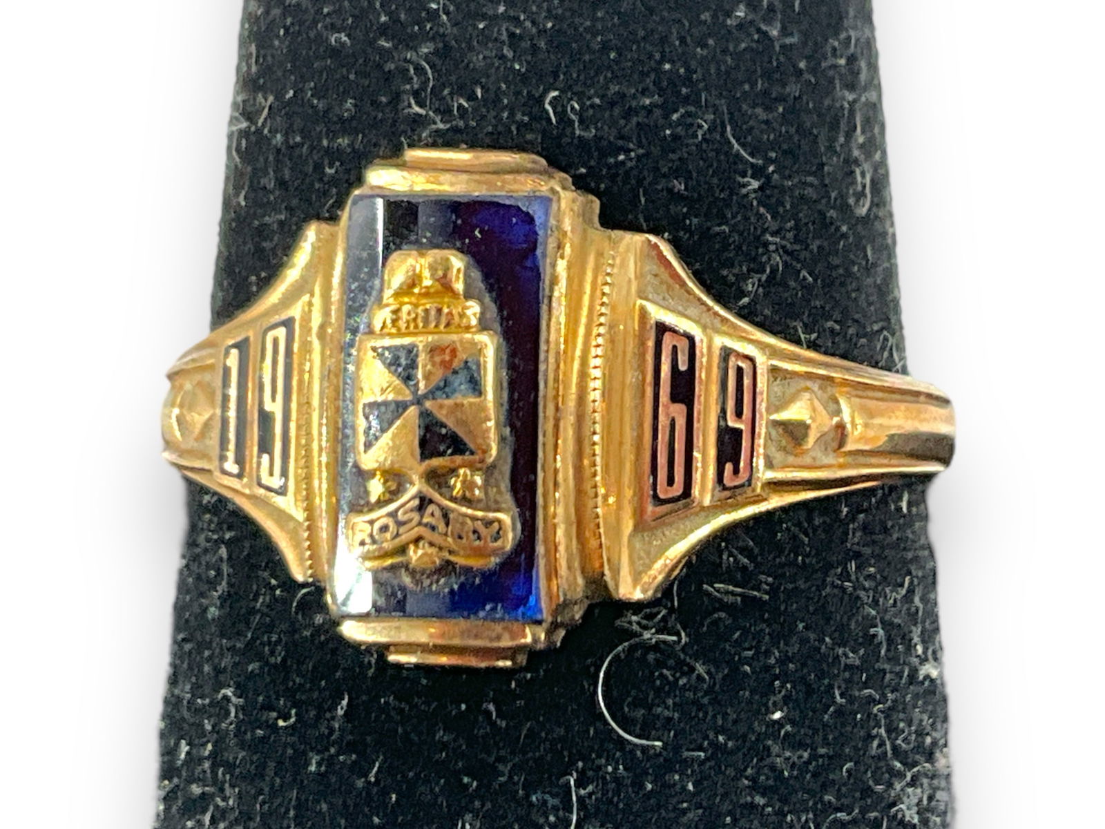 10kt Yellow Gold Class Ring (1 of 5)