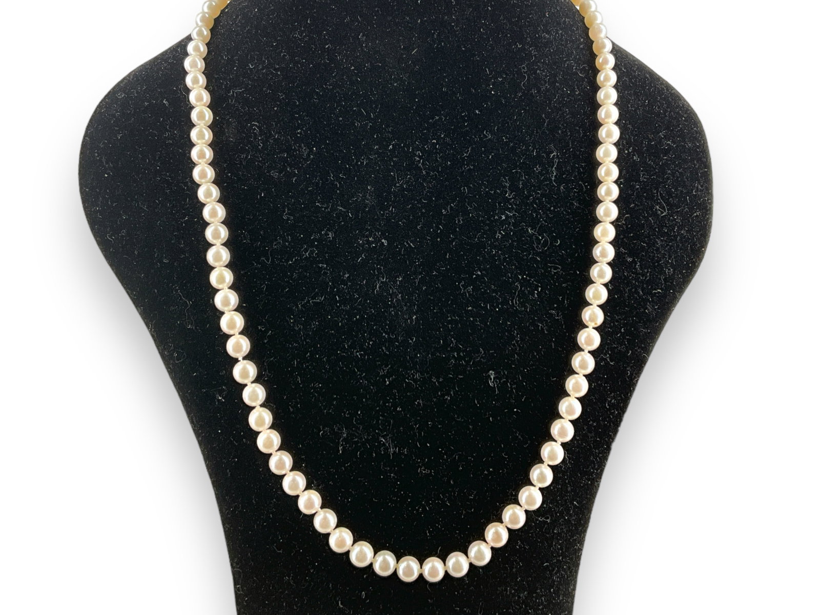 Peal Necklace w/14k Clasp: Peal Necklace w/14k Clasp Necklace measures approximately 22î long, has a stamped and tested 14k clasp, features 6mm Akoya cultured pearls with a creamy white color and strand is knotted between 