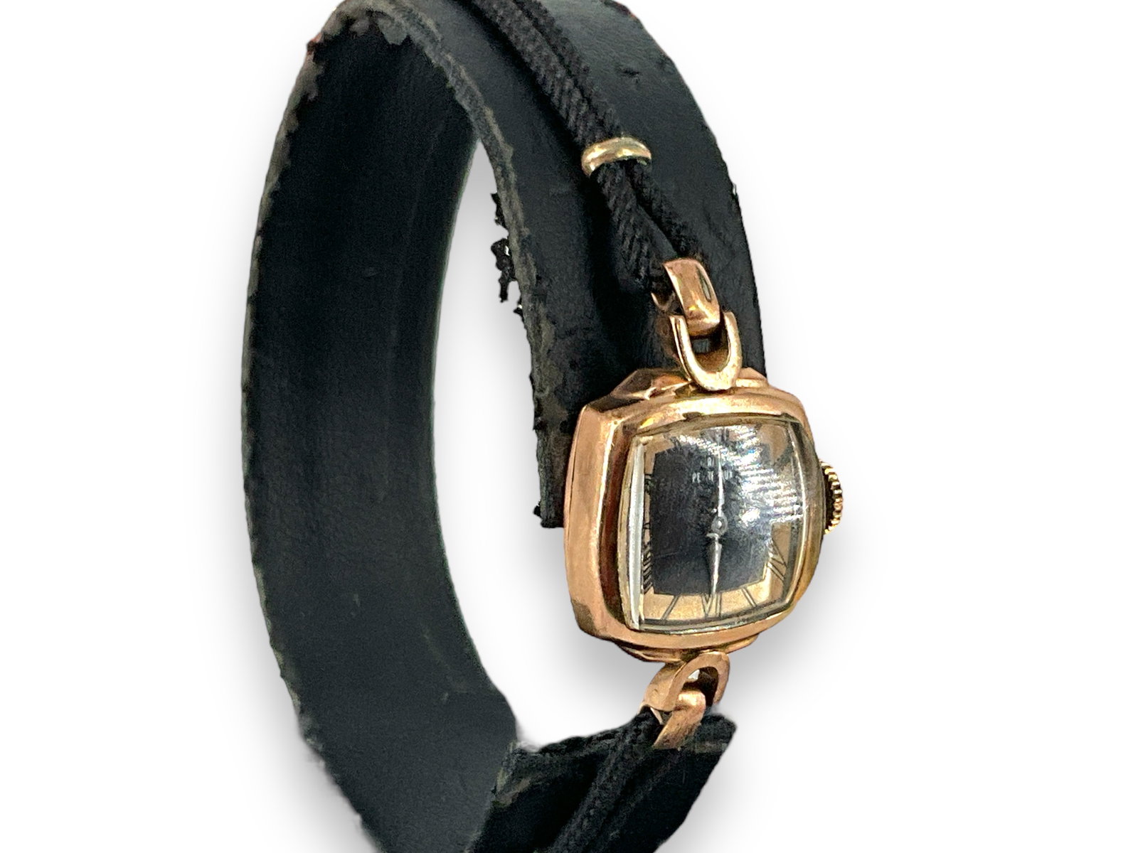 Vintage Girard Perregaux Wrist Watch: Vintage Girard Perregaux Wrist Watch Winds, sets and runs at time of listing. 17-jewels, unadjusted, Swiss made movement. 15.0mm dial with black coloration and gold trim. Roman numeral indicators and 