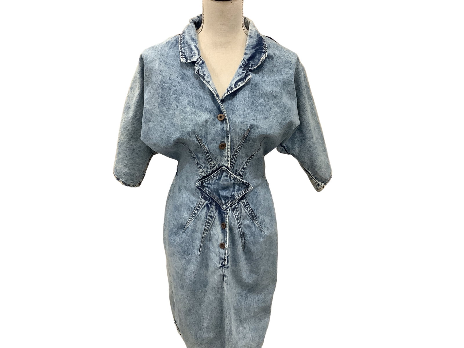 Late 1980ís Early 1990ís Denim Dress: Late 1980ís Early 1990ís Denim Dress Size (11) lightly acid washed finish, with a tapered waist, made in the U.S.A. By timely trends, gently used condition.