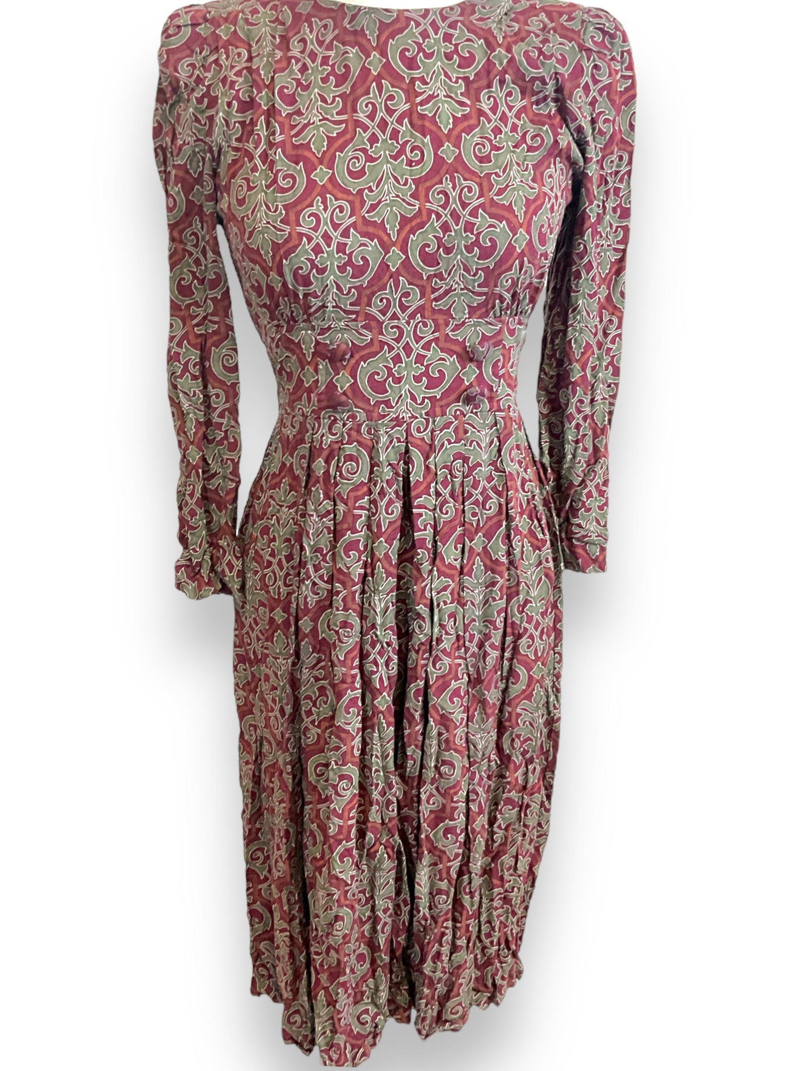 Vintage Karin Stevens Petites Dress: Vintage Karin Stevens Petites Dress Size (4) - runs very small, Aline dress with button detailing, shoulder pads and tapered sleeves.