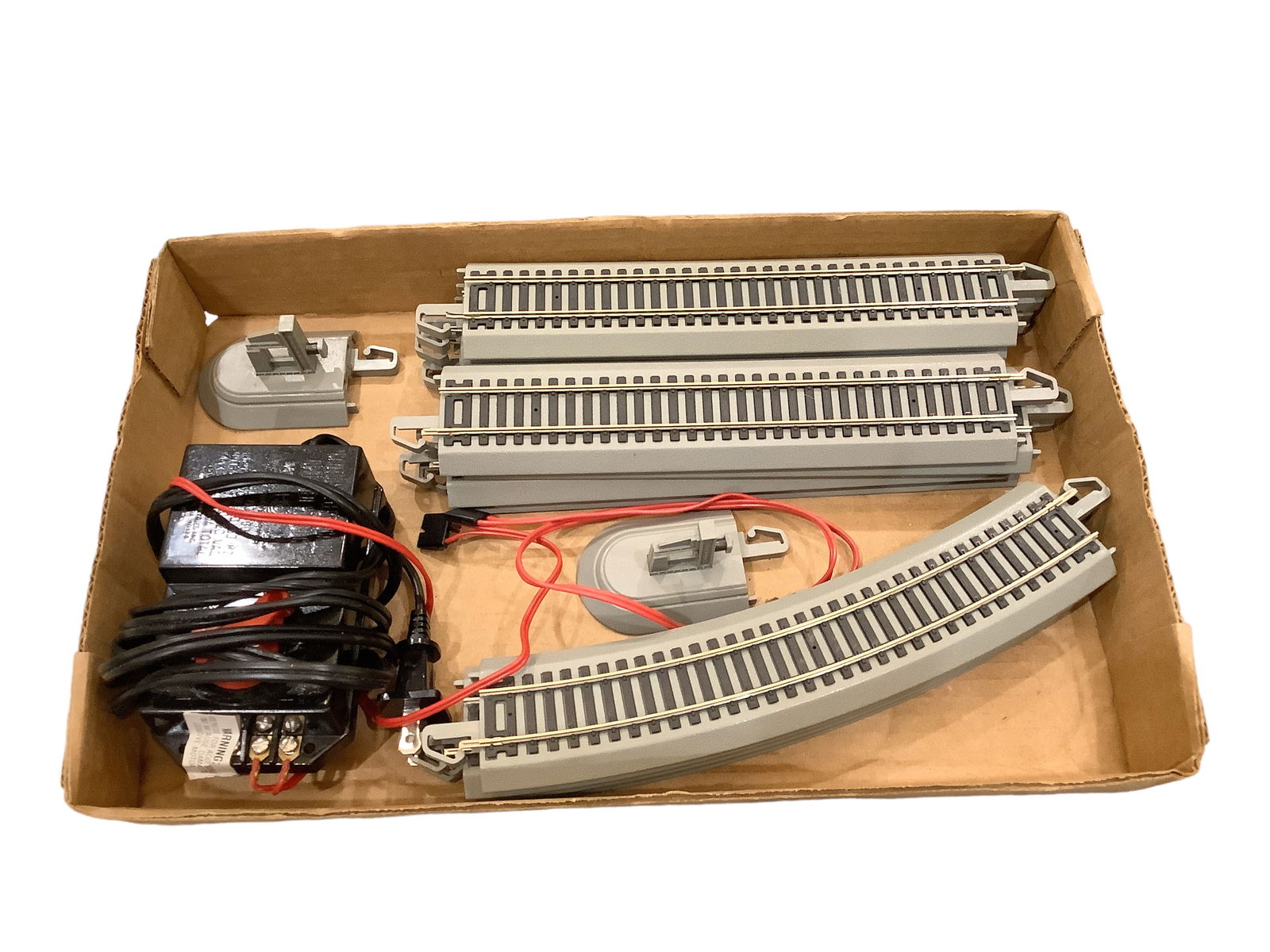 HO Bachmannís E-Z Track (8) straight and (4) curved (2) Bumpers Tracks.: HO Bachmannís E-Z Track (8) straight and (4) curved (2) Bumpers Tracks.