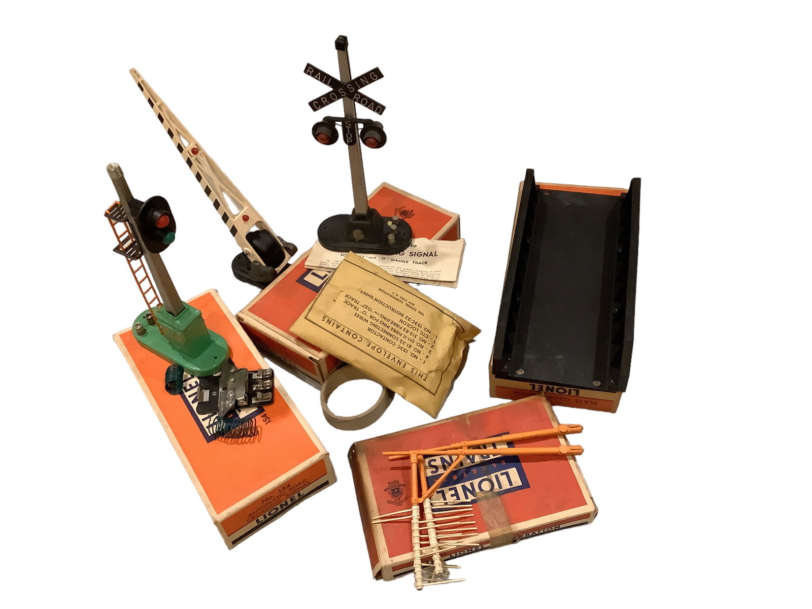 Lionel Postwar Lot of (5) Accessories: Lionel Postwar Lot of (5) Accessories Including #154 block signal, like new in box, #152 crossing gate, #154 crossing signal, #3424-100 low bridge signal set, with original box, a box for #153, and a