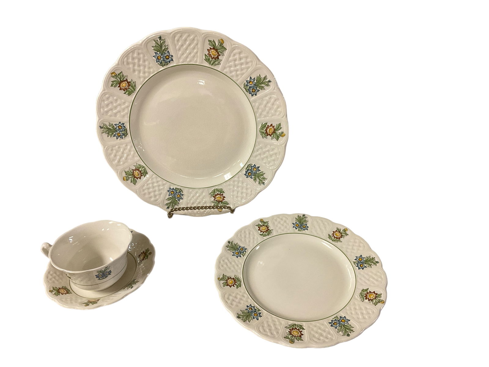 (31) pc Partial set of Royal Cauldron ìJune Gardenî Bristol Ironstone. (1 of 2)