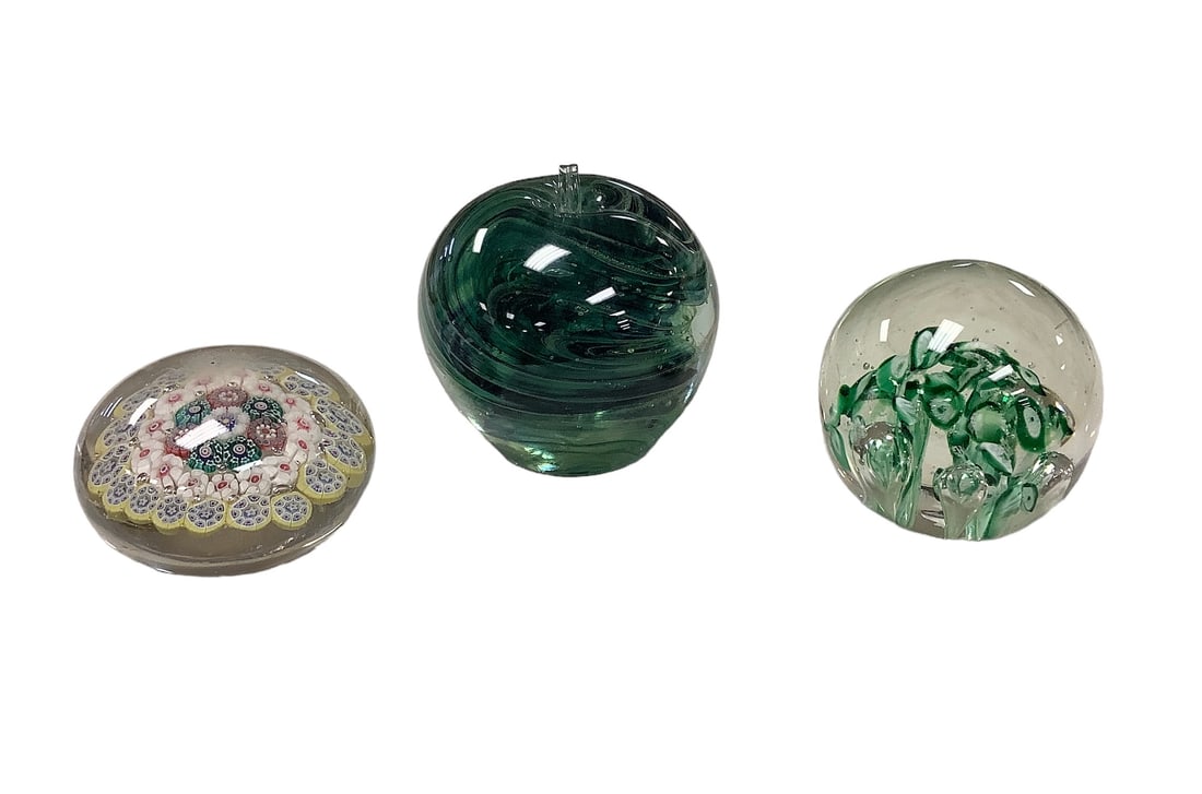 Glass paperweights: Glass paperweights 3 glass paperweights from 1.5î-3î H