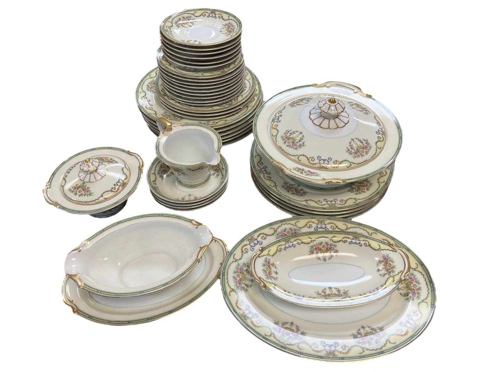 Noritake China, 39 Pieces: Noritake China, 39 Pieces * NO IN HOUSE SHIPPING- PICK UP ONLY