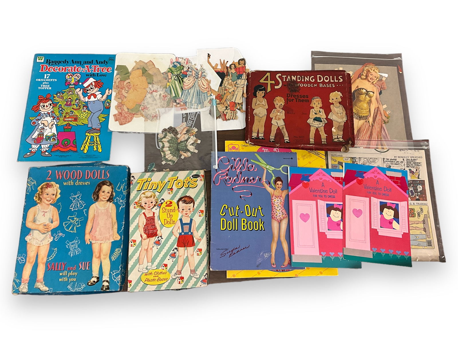 Vintage Cut Paper Dolls & Ephemera (1 of 10)