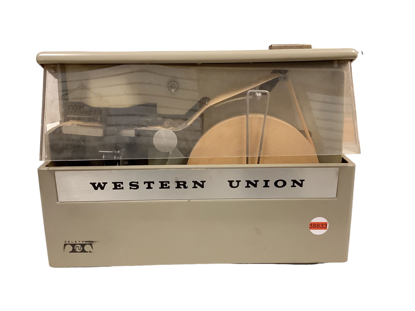 Vintage Western Union Teletype: Vintage Western Union Teletype Measures 16îLx11.25îWx11îH.