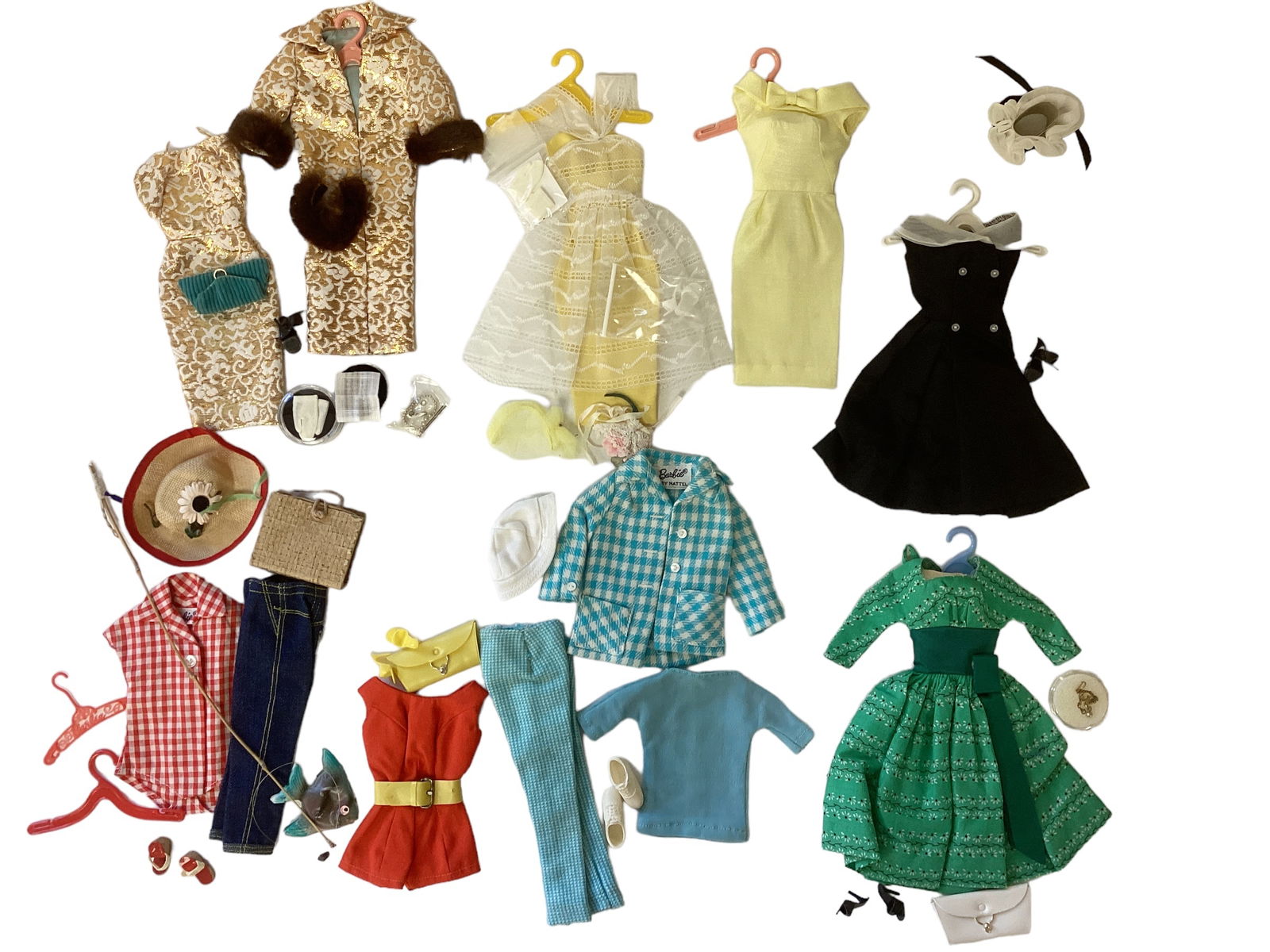 8 Complete Barbie Outfits (1 of 6)