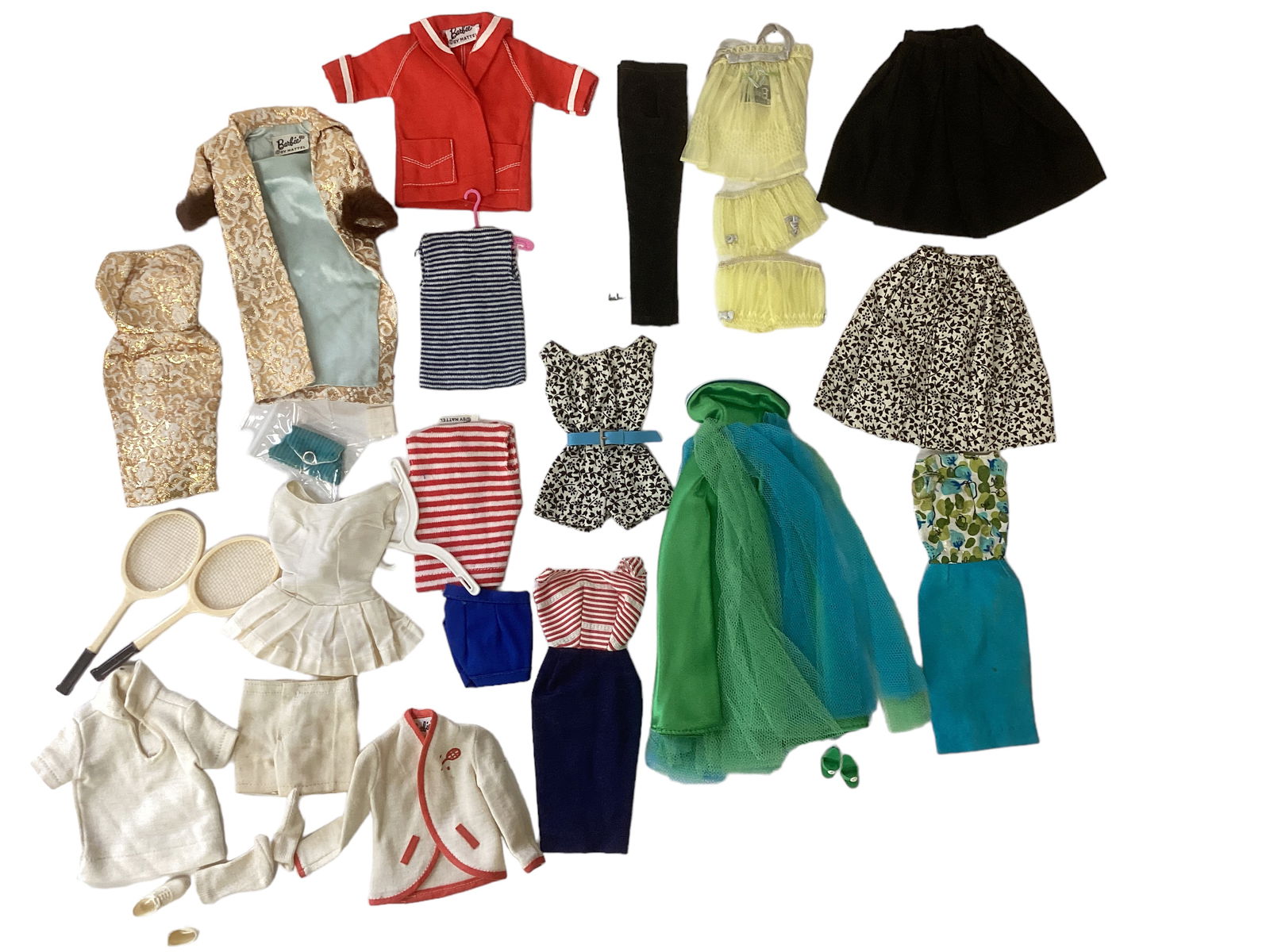 Assorted Barbie Clothes (1 of 5)