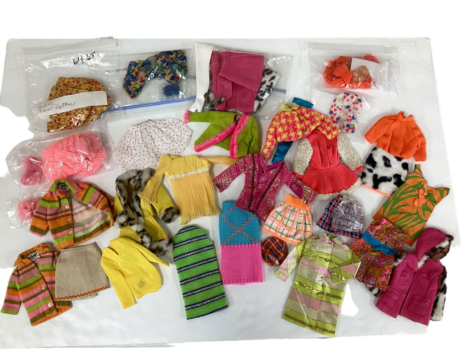 Large Mix of Mod Barbie Clothes (1 of 7)