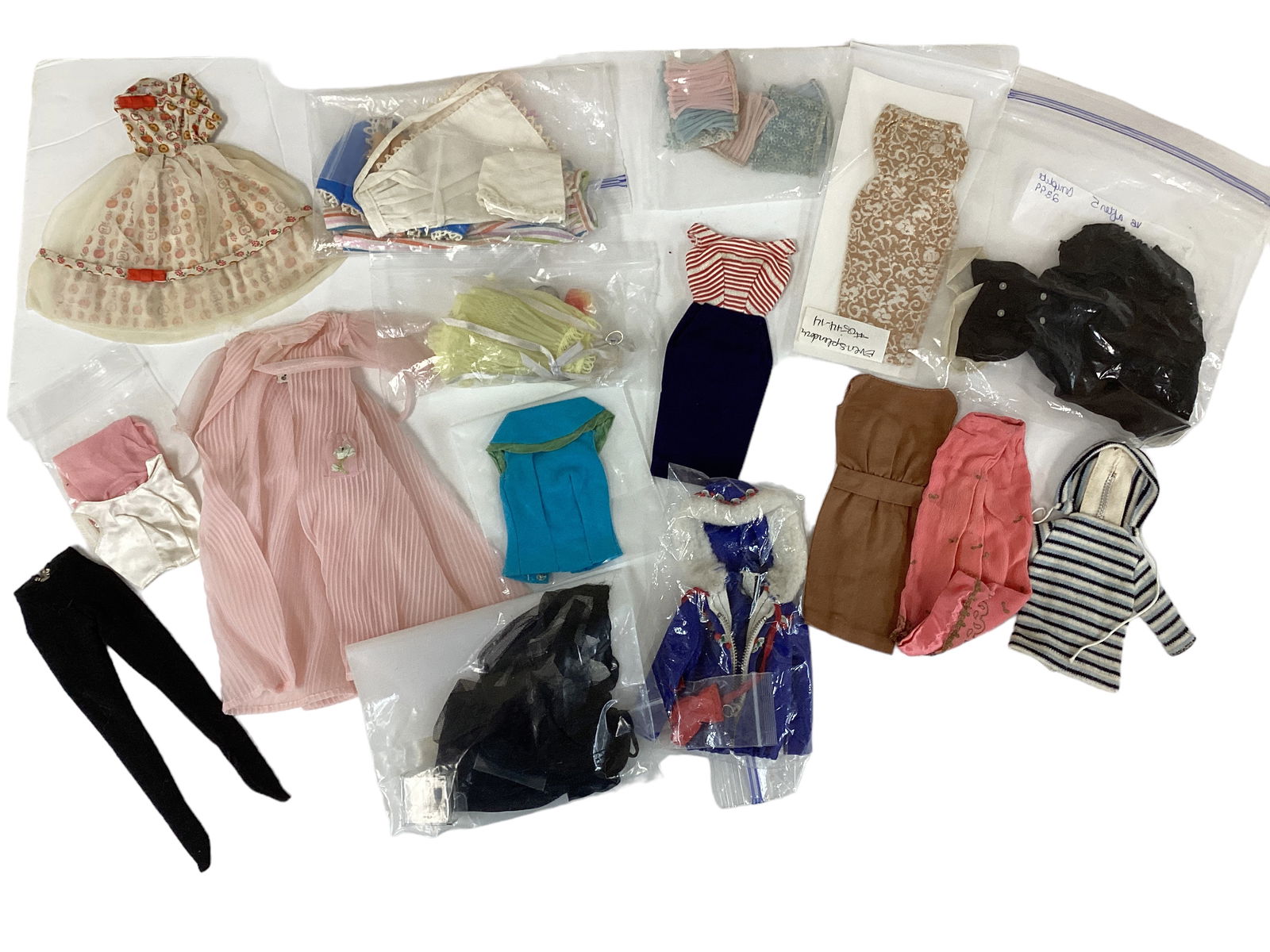 Vintage Barbie Clothes (1 of 6)