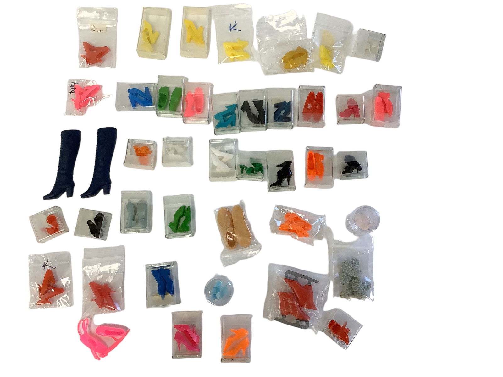 Assortment of Barbie Shoes, Purses, Bags. (1 of 2)