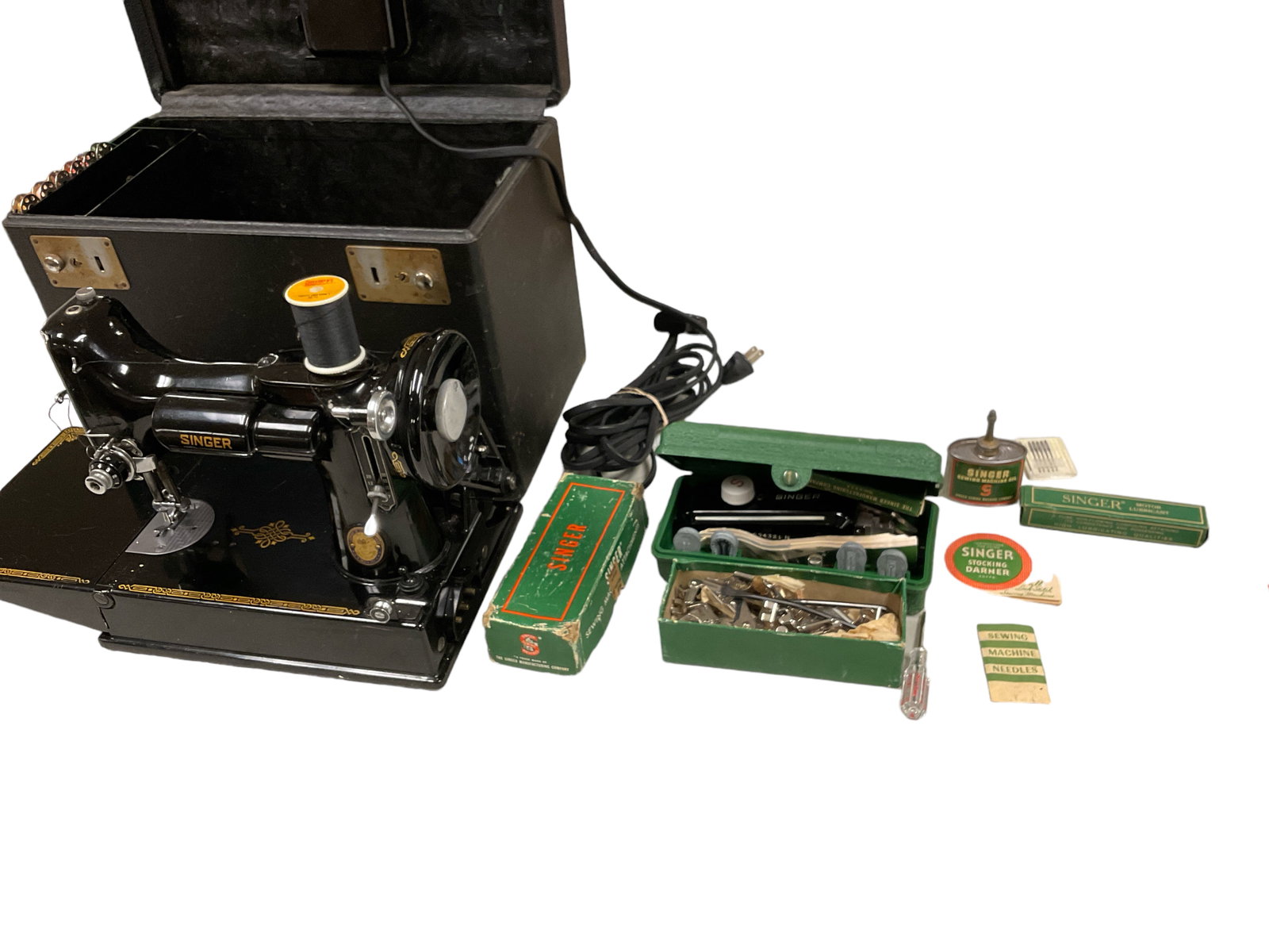 Singer Featherweight Sewing Machine (1 of 9)