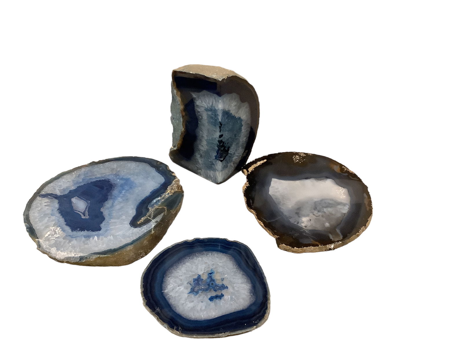 (3) Agate Crystal Geode Polished Slices Plus Single Bookend: (3) Agate Crystal Geode Polished Slices Plus Single BookendColored Blue. Smallest slice is 4.5" diameter. Largest is 6" diameter. Bookend stands 5" tall.