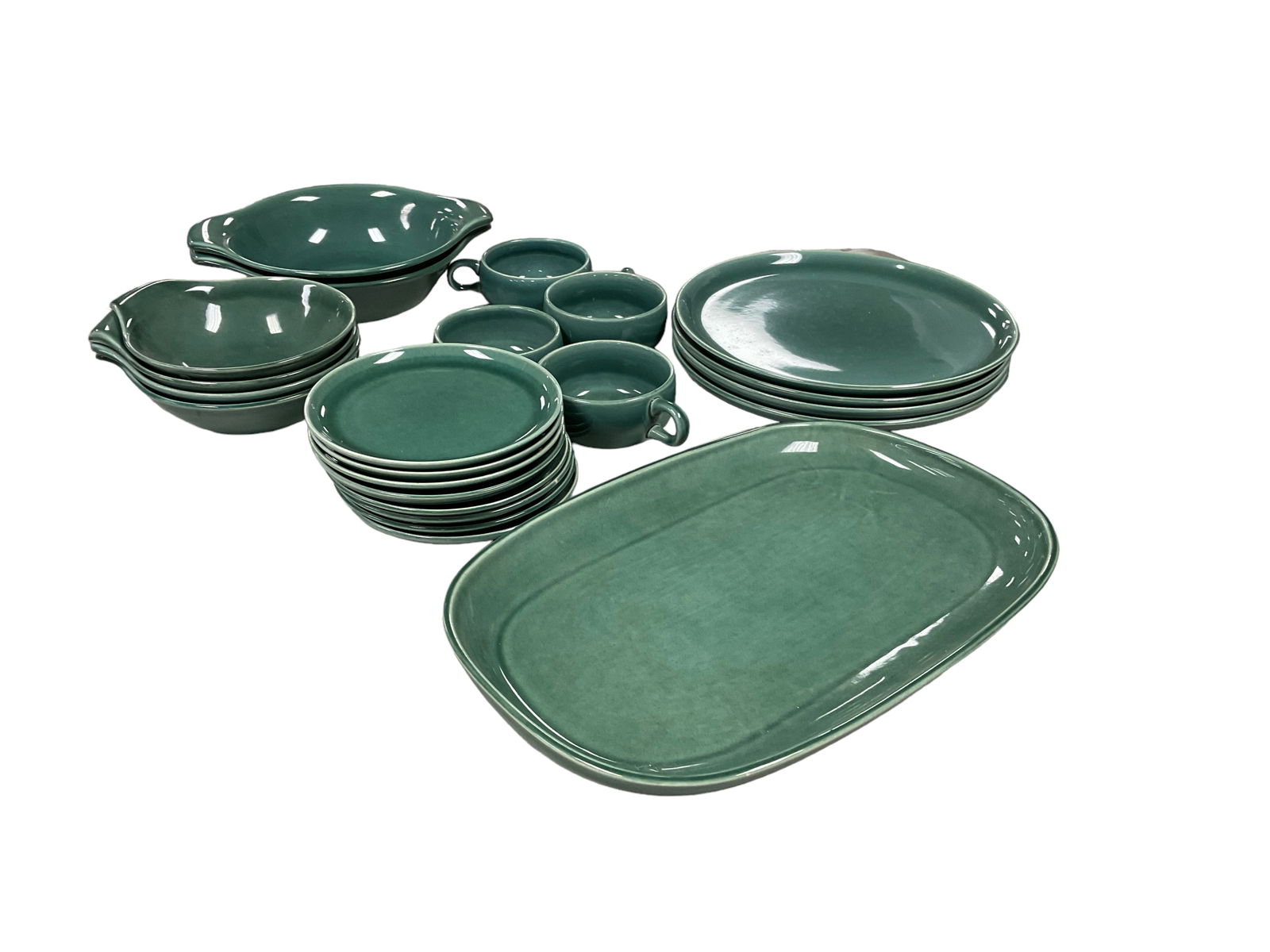 Place Setting for (4) Russel Wright Steubenville Seafoam Green: Place Setting for (4) Russel Wright Steubenville Seafoam GreenSetting of (4) plates, saucers, cups, bowls, dessert plates and two serving dishes, one meat platter, and salt and pepper. 25 pc.**NO SHIP