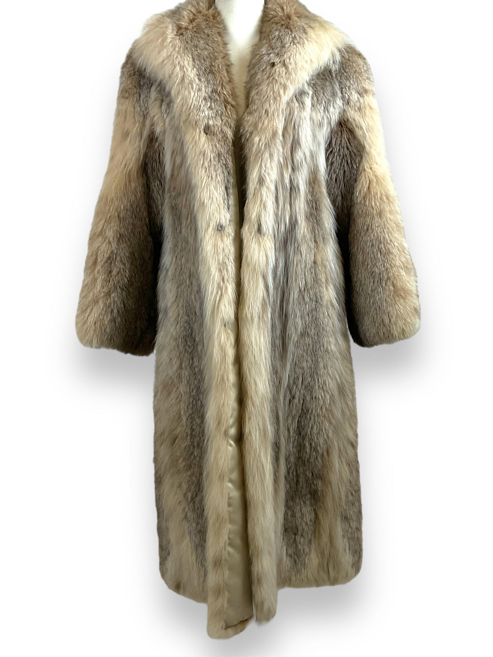 "Revillon" Brand Canadian Lynx Fur Coat (1 of 6)