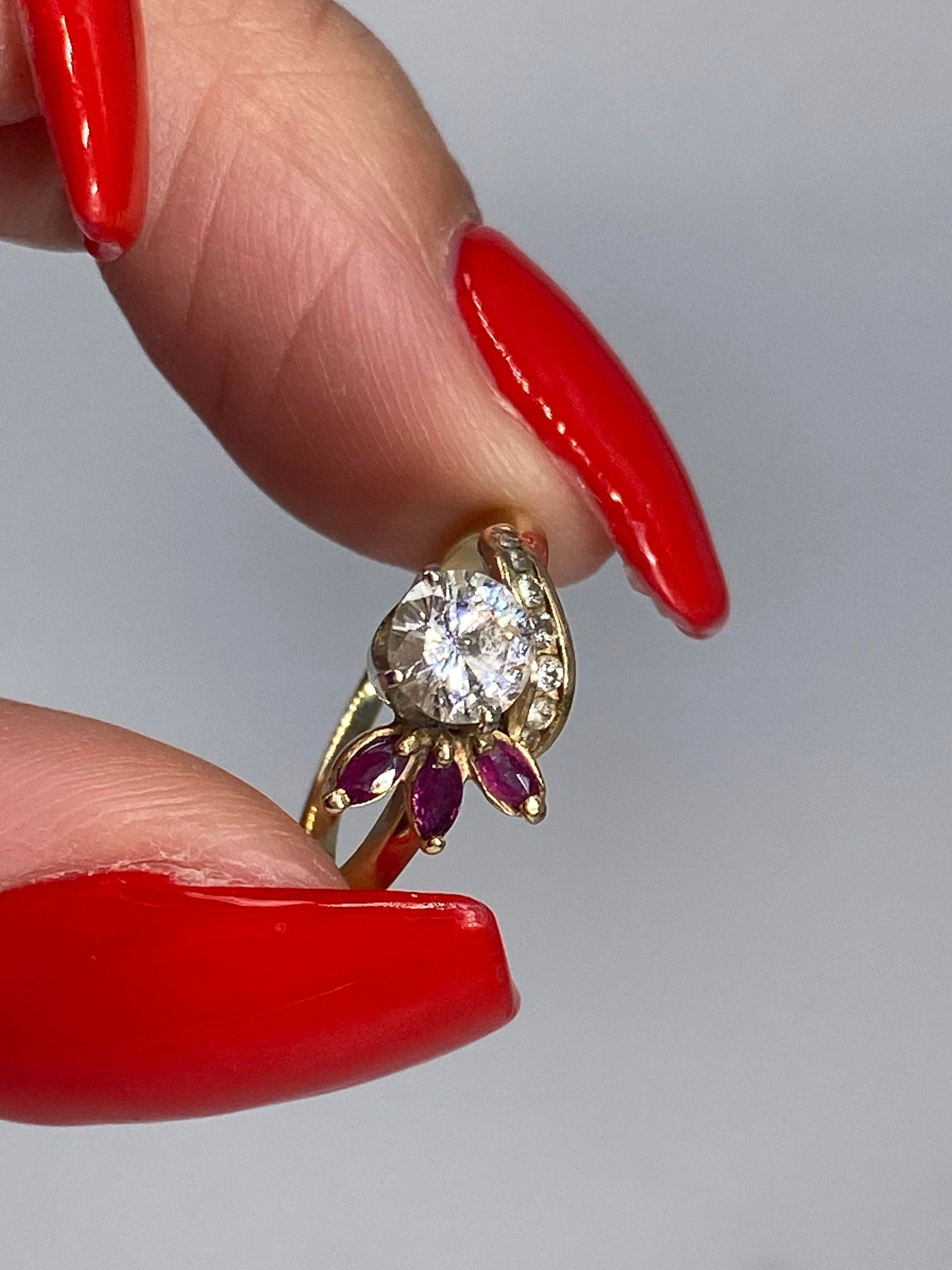 Pretty Diamond Ring in Yellow Gold with Ruby Accents (1 of 8)