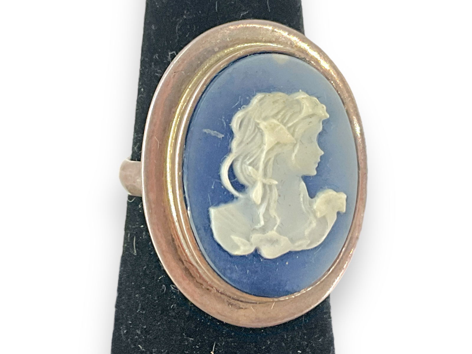 Sterling Silver and Jasperware Cameo Ring: Sterling Silver and Jasperware Cameo Ring0.255 troy ounces total weight, stamped and tested sterling silver/925, size 6.5, in 26.25mm mounting, vintage age, portrait of woman with flowers in her hair.