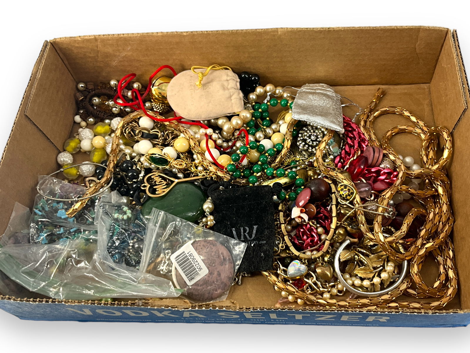 Assortment of Fashion and Costume Jewelry & Accessories (1 of 6)
