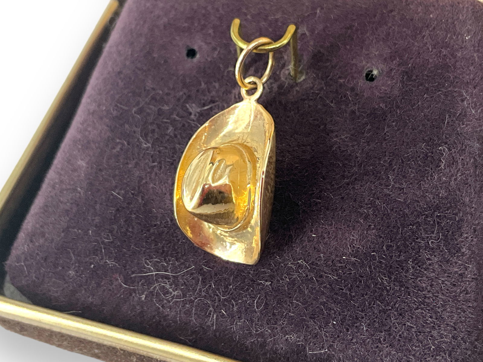 Adorable 14kt Yellow Gold Cowboy Hat Charm (1 of 5)