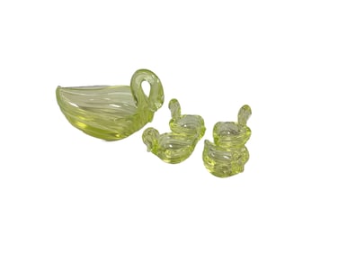 Heisey Lot of (5) Pieces By Mosser Vaseline Swan Set