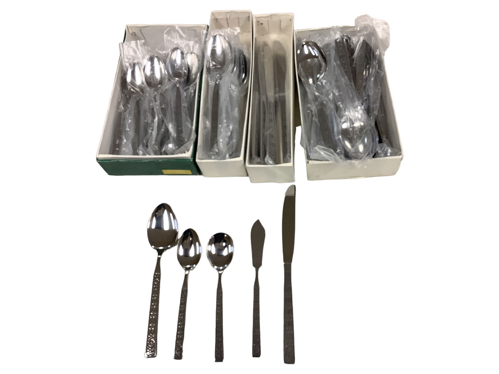 (105) Pieces Supreme Cutlery "Mexicana" #2610 Stainless Flatware (1 of 3)